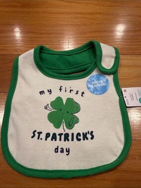 NWT Carter’s baby first St. Patrick’S day bib .
